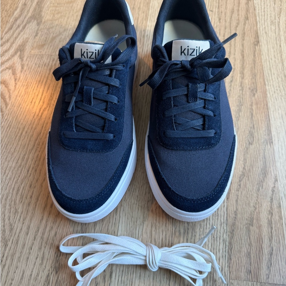 Women's Kizik Prague Navy Size 8 NWT